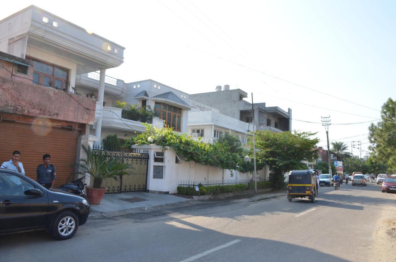 Sandy'S Homestay Jammu Eksteriør billede
