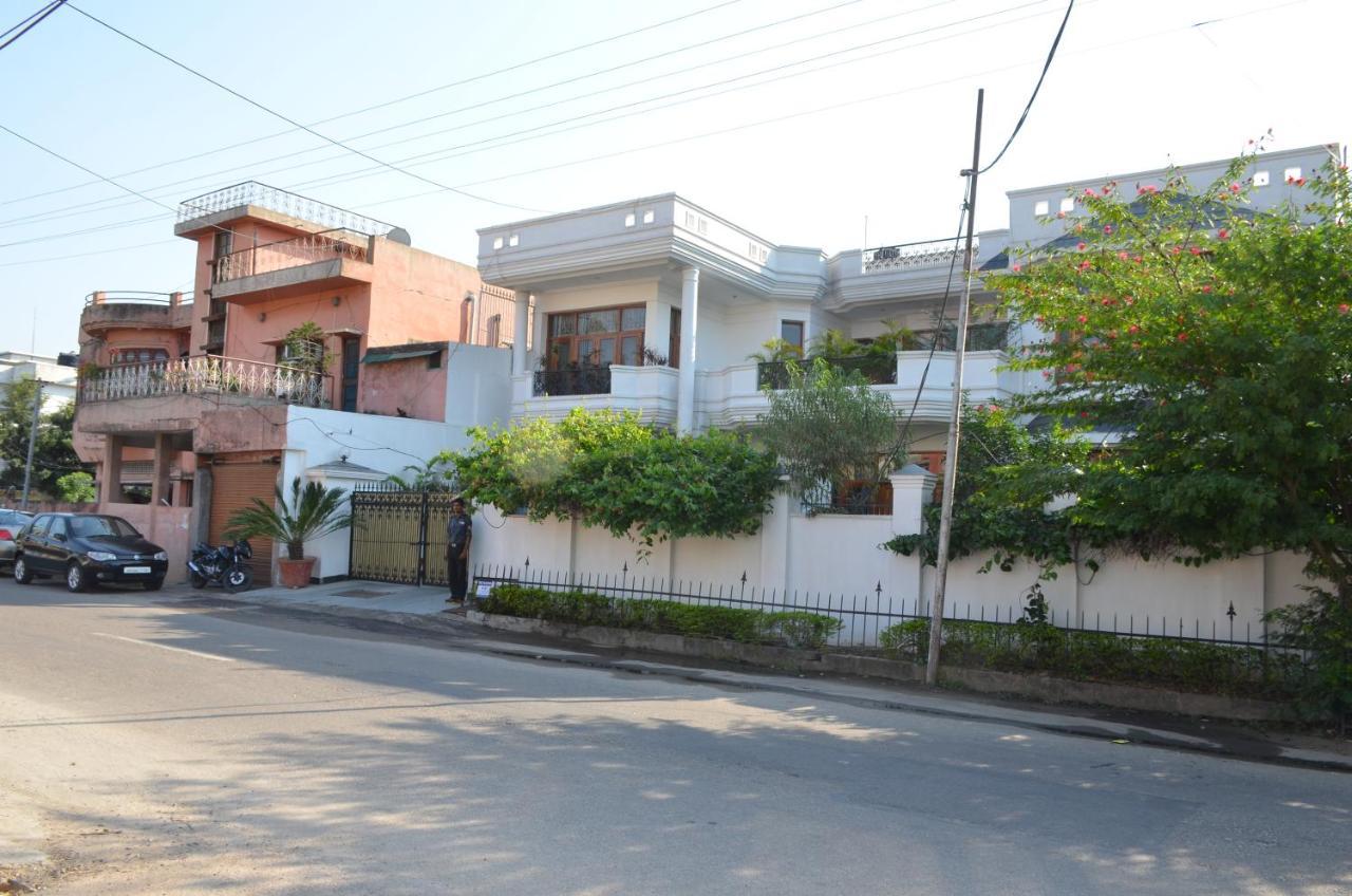 Sandy'S Homestay Jammu Eksteriør billede