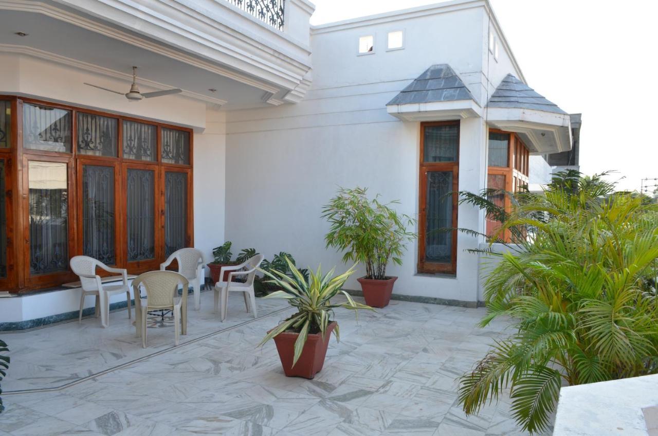Sandy'S Homestay Jammu Eksteriør billede